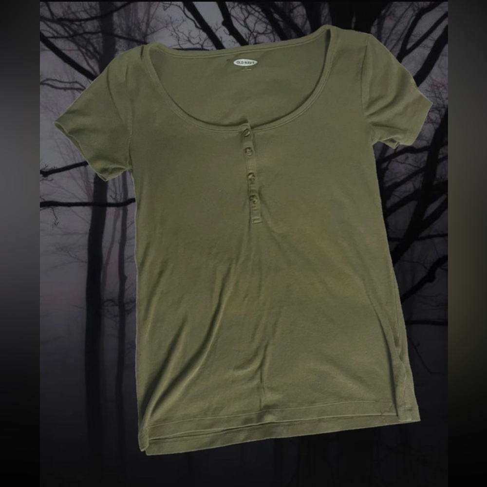 old navy ribbed green scoop neck top with buttons